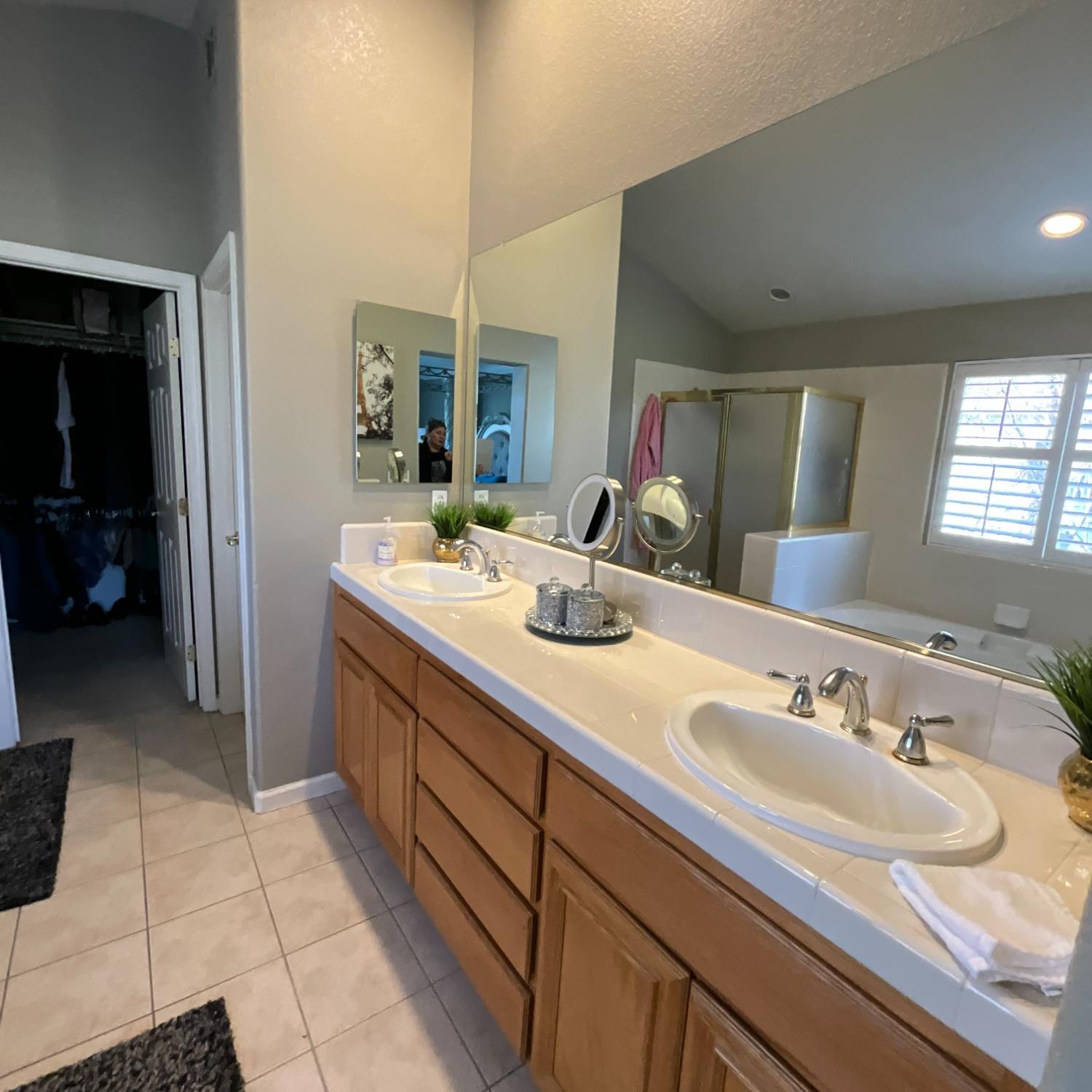 Detail Gallery Image 12 of 20 For 5143 Poppy Hills Cir, Stockton,  CA 95219 - 5 Beds | 3 Baths