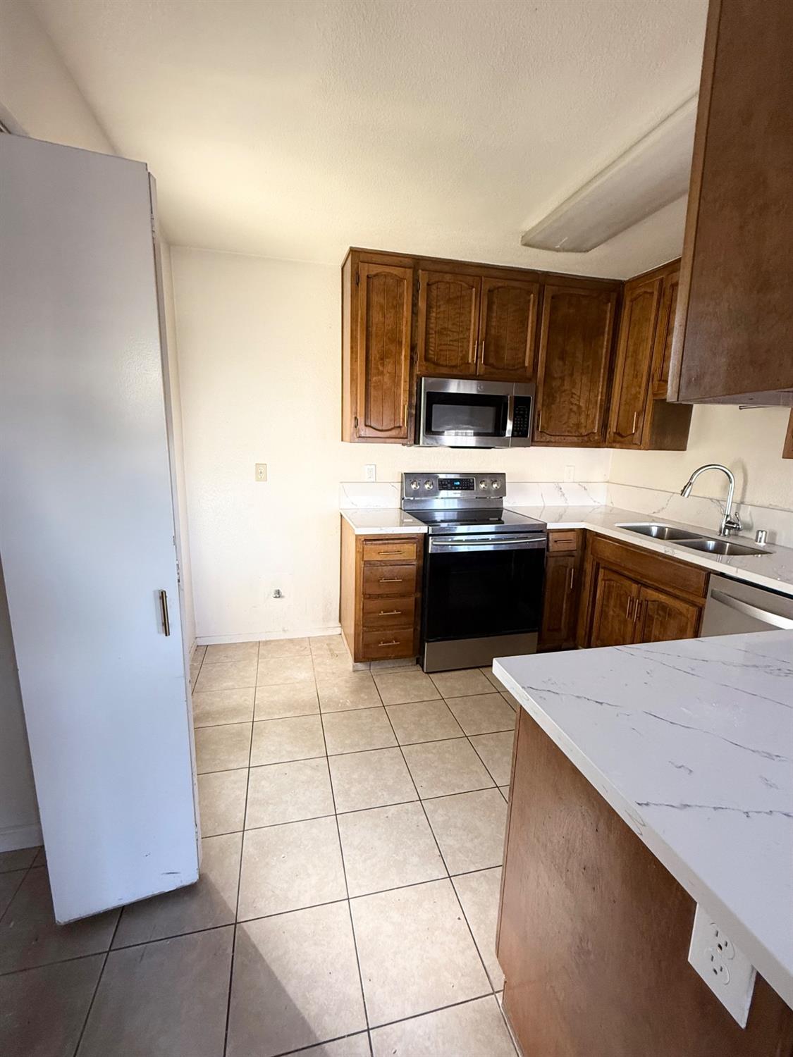 Detail Gallery Image 14 of 42 For 1651 Moffett Rd, Ceres,  CA 95307 - – Beds | – Baths