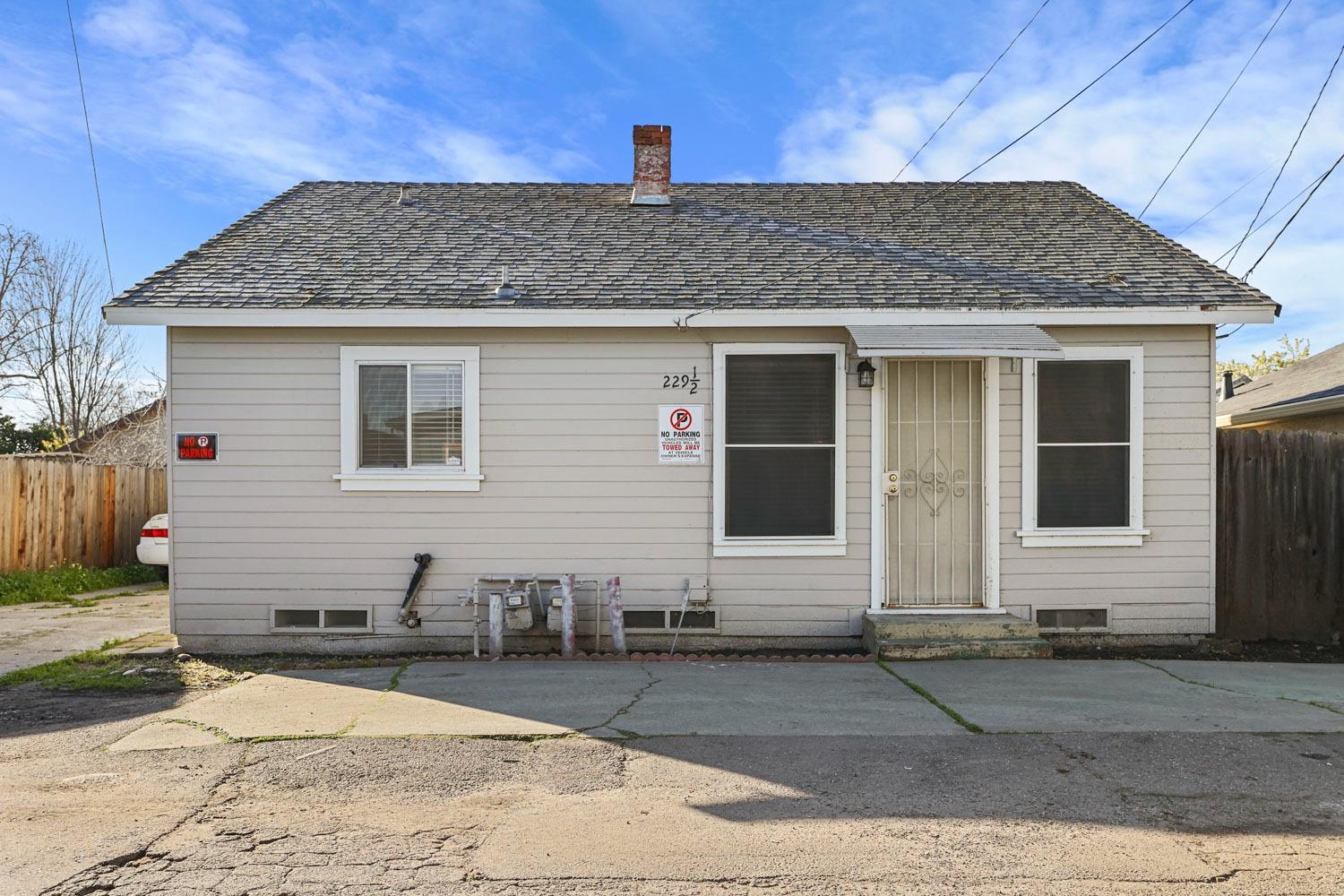 Detail Gallery Image 4 of 25 For 229 Flora St, Lodi,  CA 95240 - 2 Beds | 1 Baths
