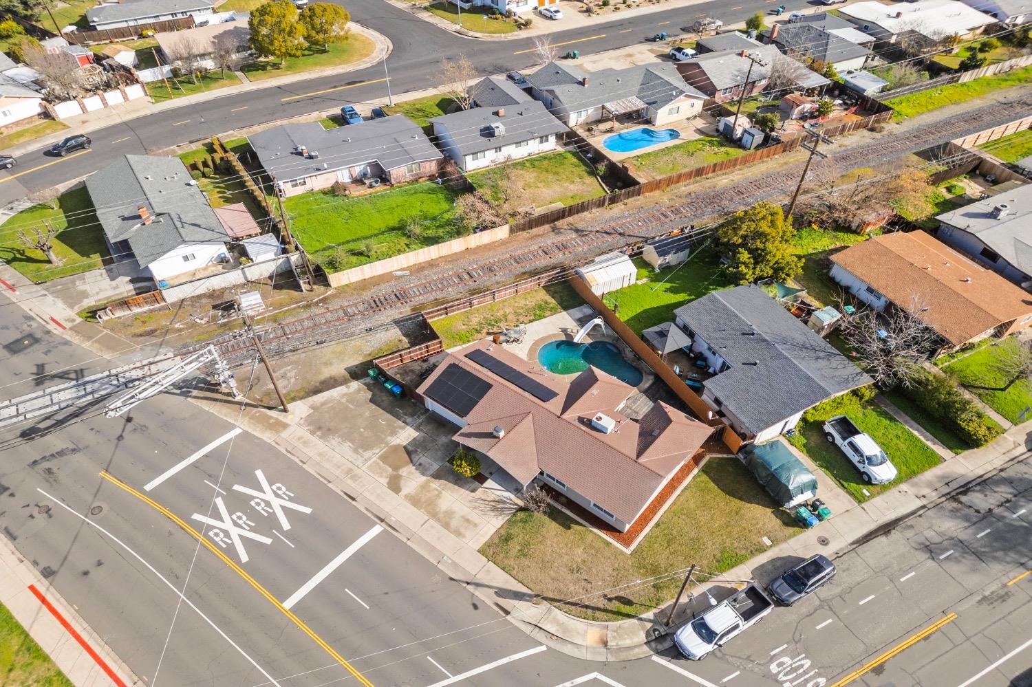 Detail Gallery Image 4 of 45 For 620 N Ham Ln, Lodi,  CA 95242 - 3 Beds | 2 Baths