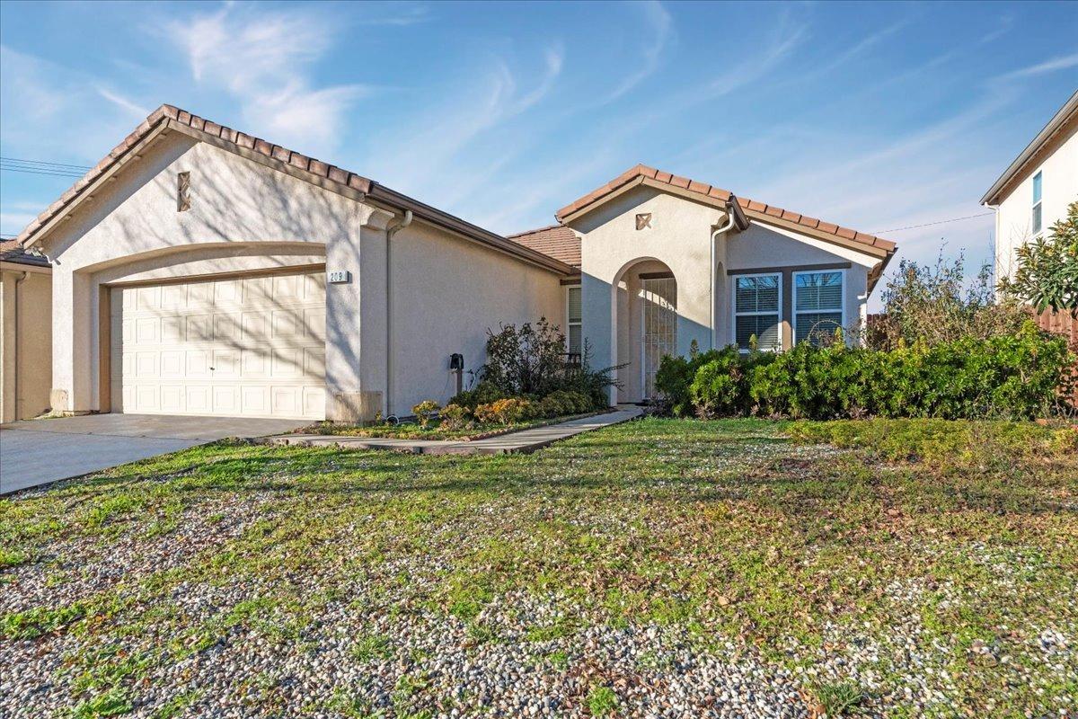 Detail Gallery Image 2 of 16 For 209 Elgin Ave, Lodi,  CA 95240 - 3 Beds | 2 Baths