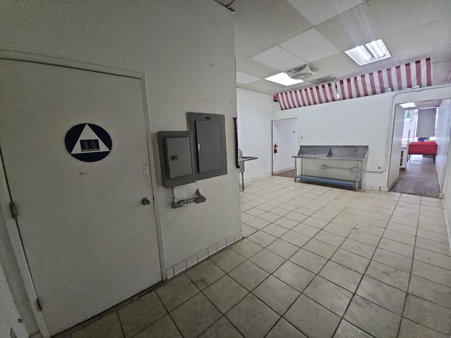 Detail Gallery Image 17 of 25 For 1134 N Main St, Manteca,  CA 95336 - – Beds | – Baths