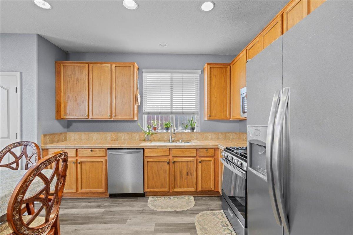 Detail Gallery Image 8 of 16 For 209 Elgin Ave, Lodi,  CA 95240 - 3 Beds | 2 Baths
