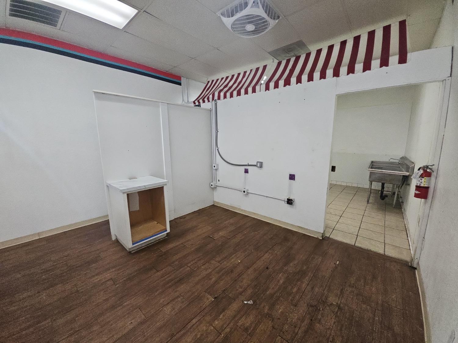 Detail Gallery Image 14 of 25 For 1134 N Main St, Manteca,  CA 95336 - – Beds | – Baths