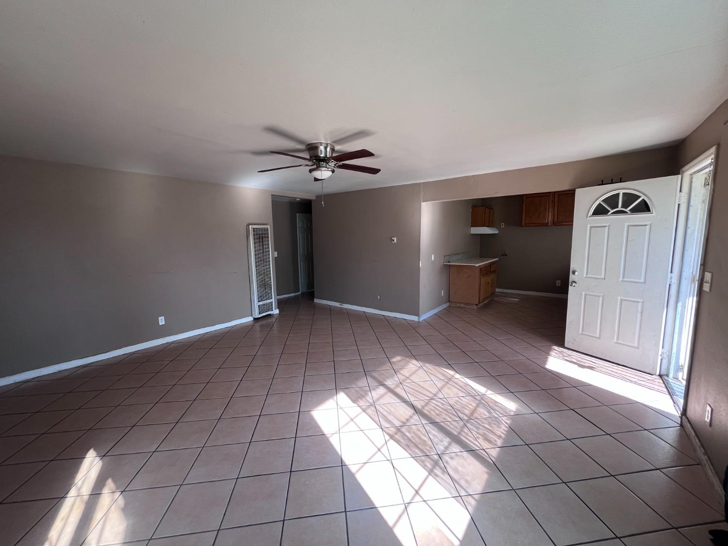 Detail Gallery Image 1 of 1 For 905 Dover Ave, Modesto,  CA 95358 - 3 Beds | 1 Baths