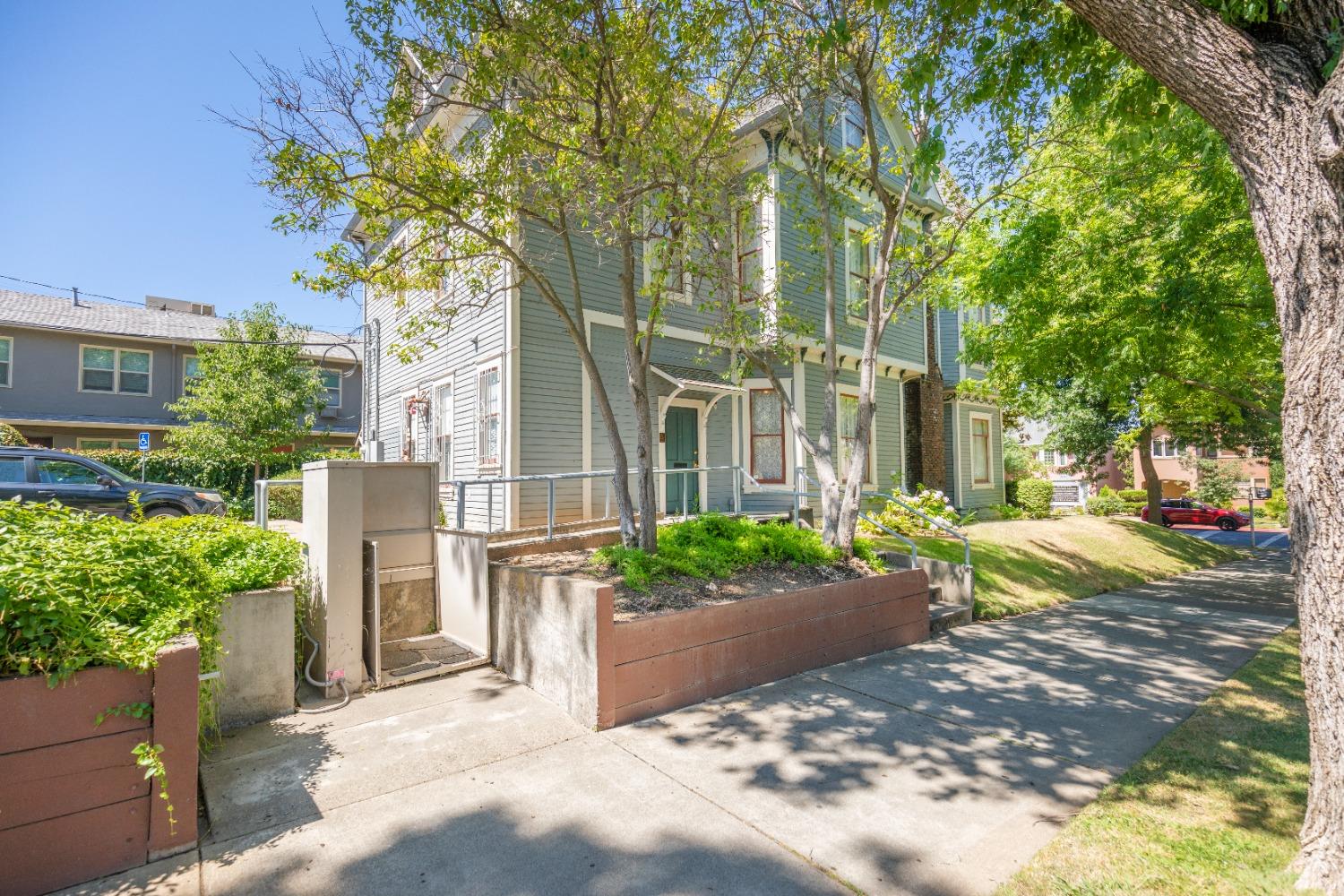 Detail Gallery Image 13 of 18 For 1903 21st St, Sacramento,  CA 95811 - – Beds | – Baths