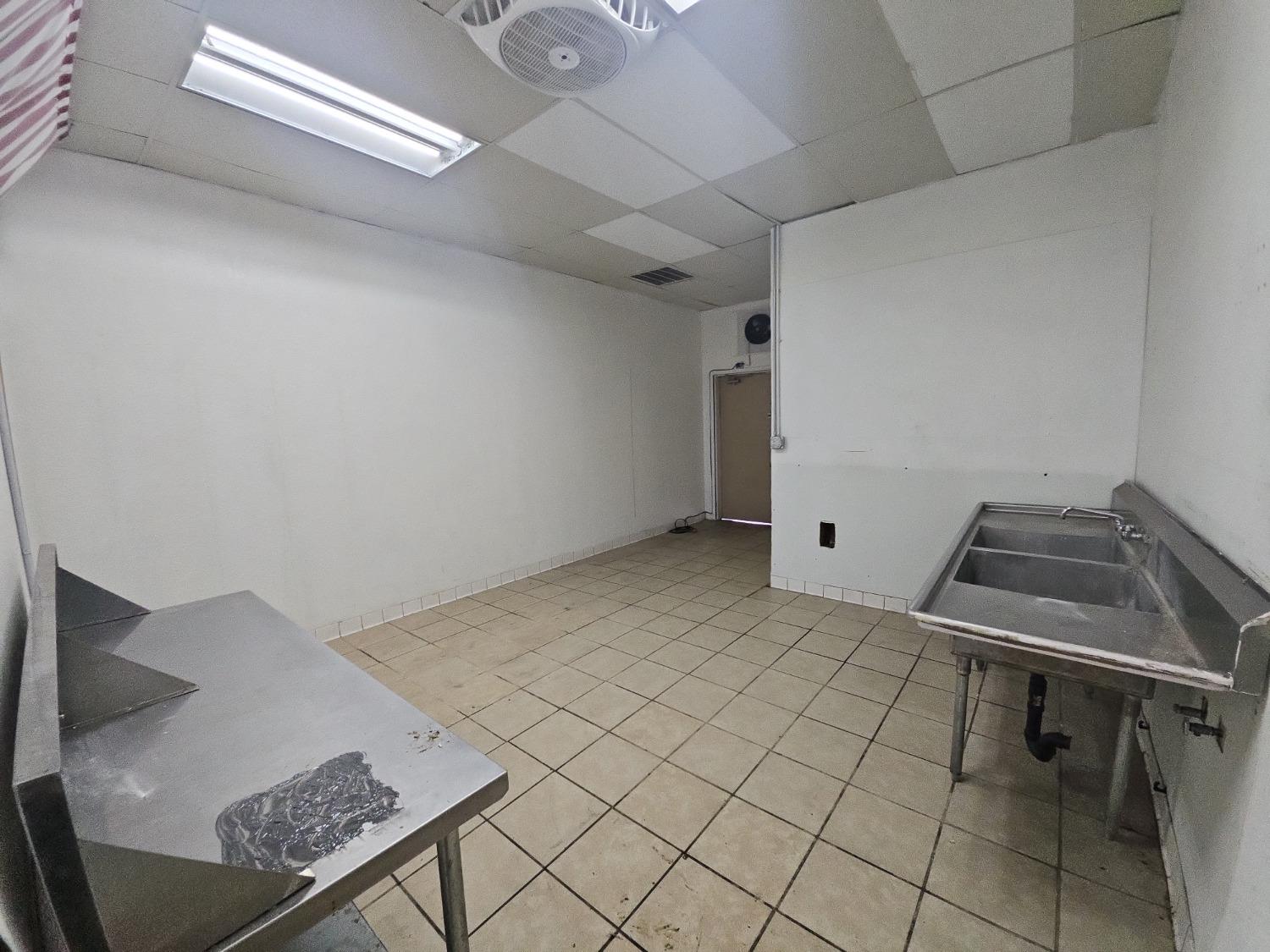 Detail Gallery Image 16 of 25 For 1134 N Main St, Manteca,  CA 95336 - – Beds | – Baths