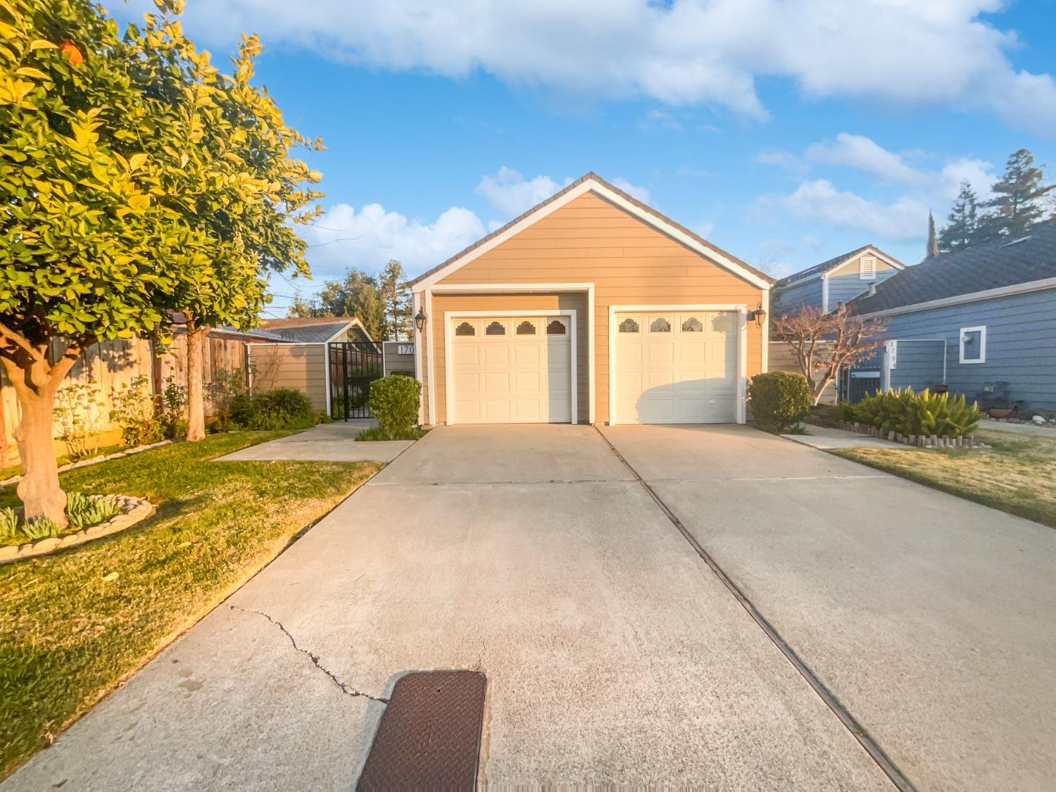 Detail Gallery Image 1 of 1 For 1704 Cape Cod Cir, Lodi,  CA 95242 - 3 Beds | 2 Baths