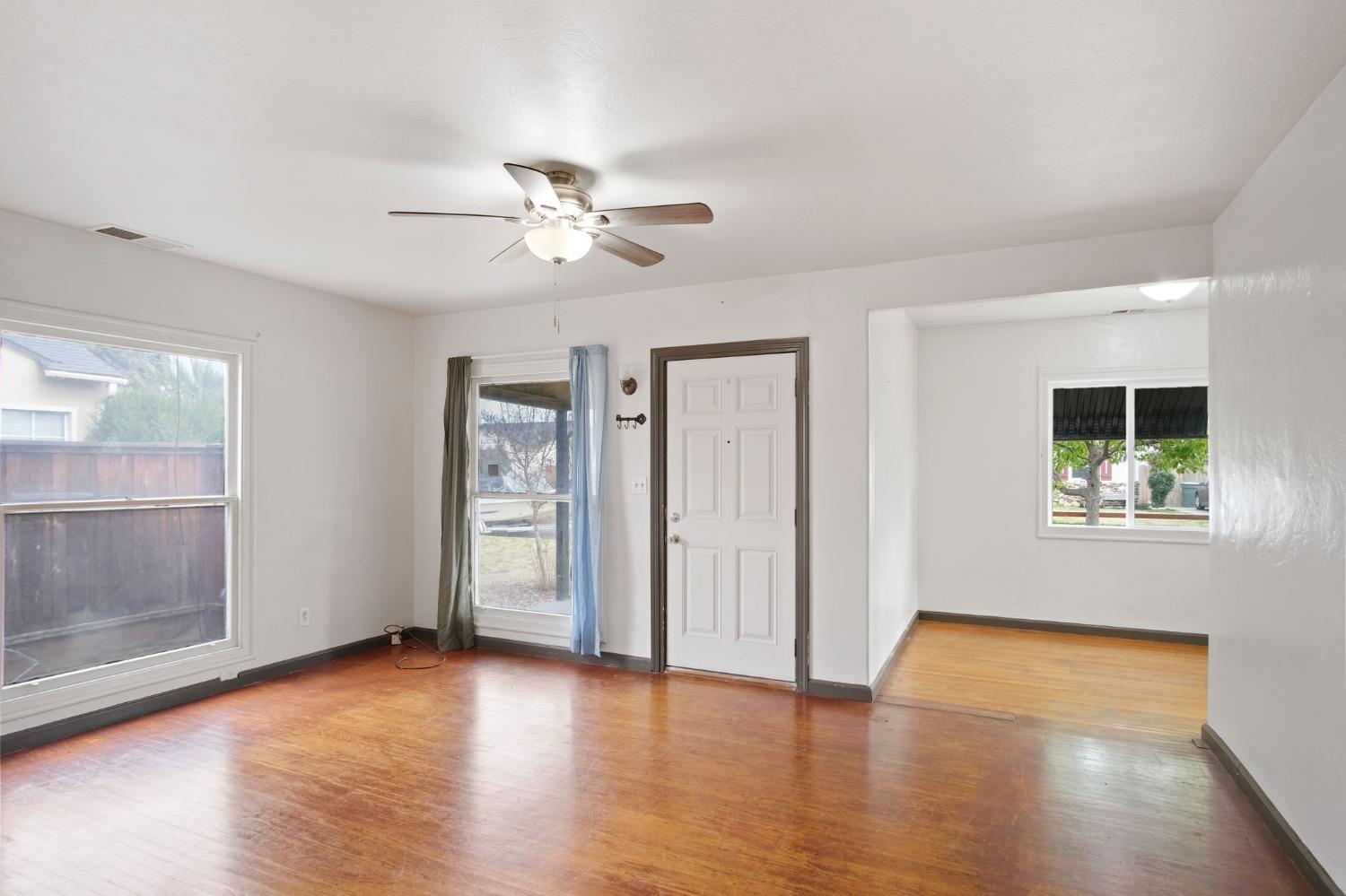 Detail Gallery Image 3 of 16 For 1899 Union Ave, Merced,  CA 95340 - 2 Beds | 1/1 Baths