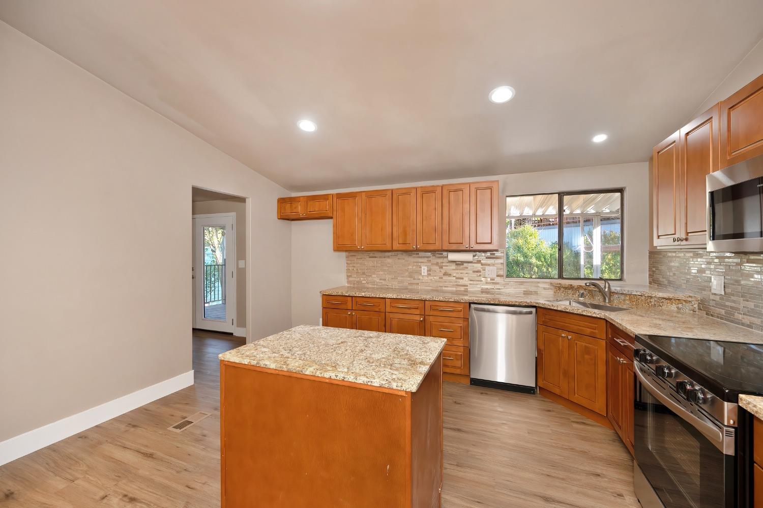 Detail Gallery Image 10 of 36 For 4420 Pleasant Valley Rd 155, Diamond Springs,  CA 95619 - 3 Beds | 2 Baths