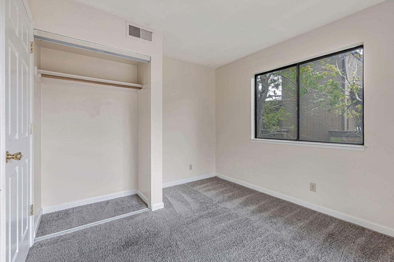 Photo #18: 225015584 Listing: Photo #18