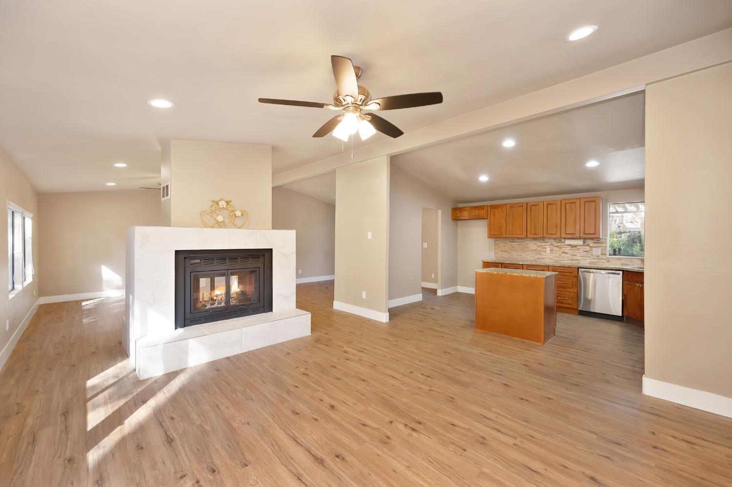 Detail Gallery Image 6 of 36 For 4420 Pleasant Valley Rd 155, Diamond Springs,  CA 95619 - 3 Beds | 2 Baths