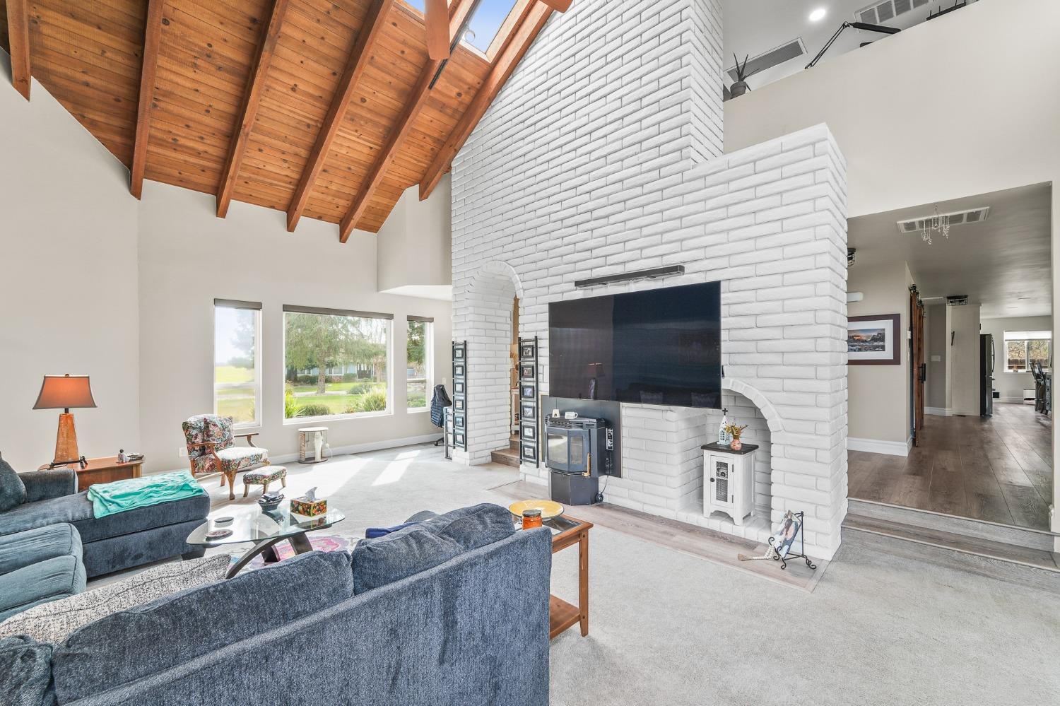 Detail Gallery Image 14 of 72 For 10013 Plaza De Oro Dr, Oakdale,  CA 95361 - 3 Beds | 2/1 Baths