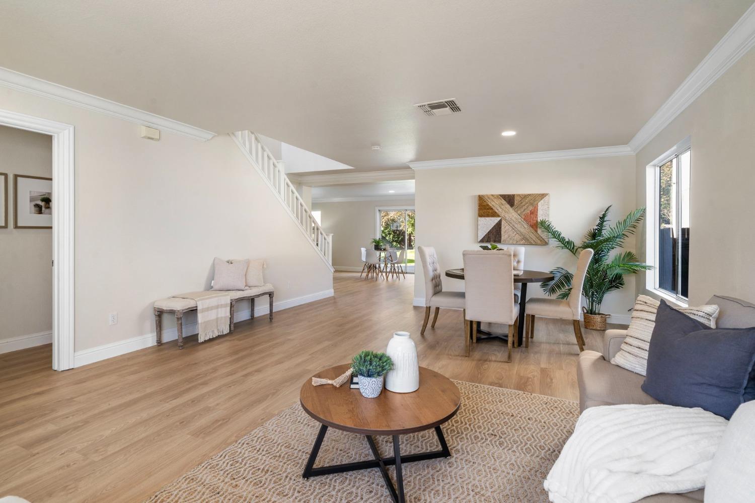 Detail Gallery Image 9 of 53 For 4227 Oceanview Dr, Stockton,  CA 95206 - 4 Beds | 2/1 Baths