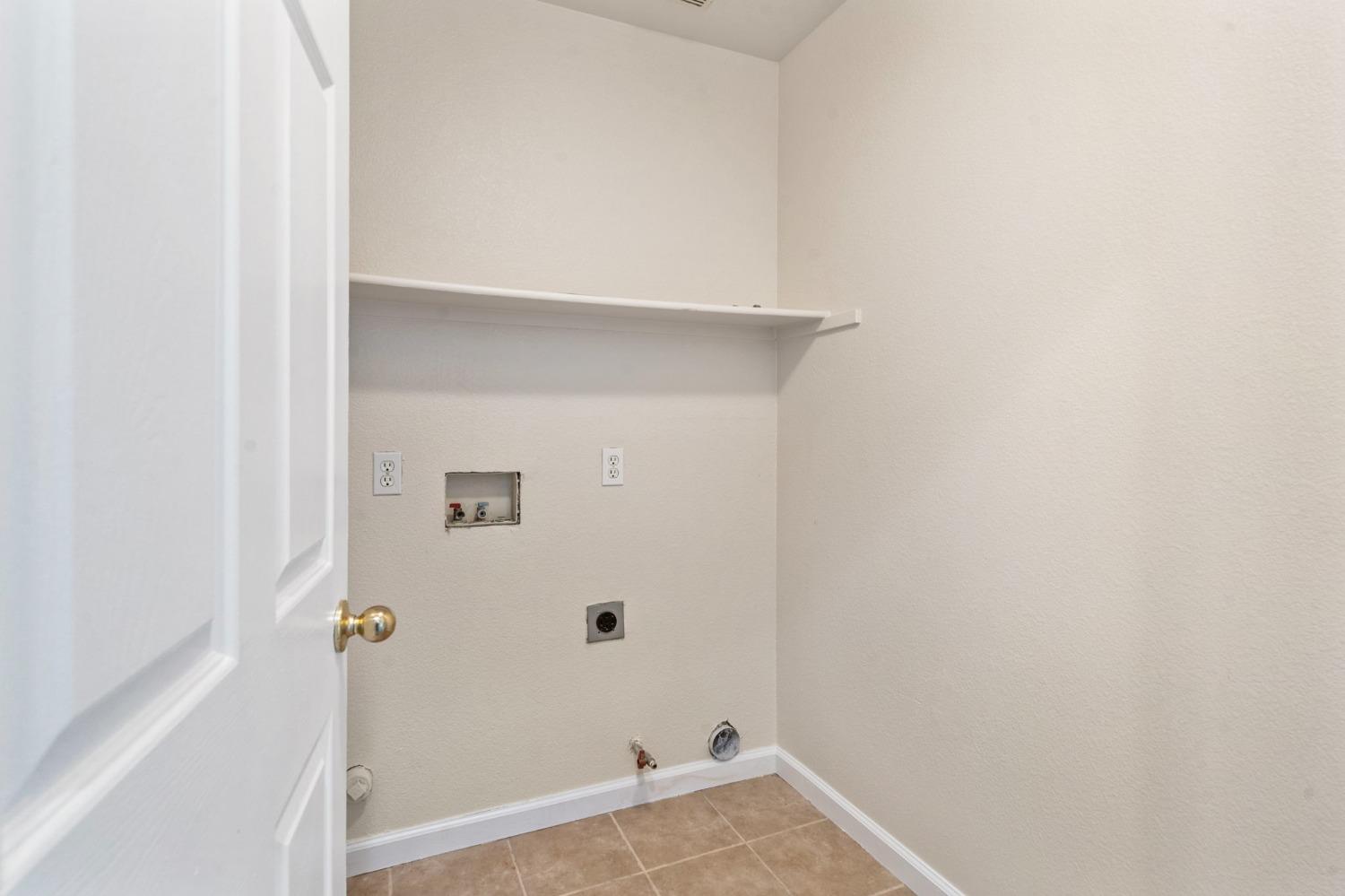 Detail Gallery Image 29 of 53 For 4227 Oceanview Dr, Stockton,  CA 95206 - 4 Beds | 2/1 Baths