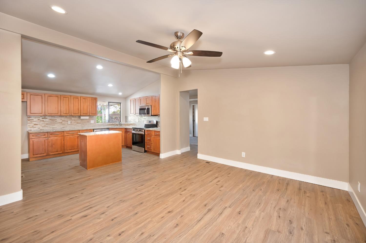 Detail Gallery Image 8 of 36 For 4420 Pleasant Valley Rd 155, Diamond Springs,  CA 95619 - 3 Beds | 2 Baths