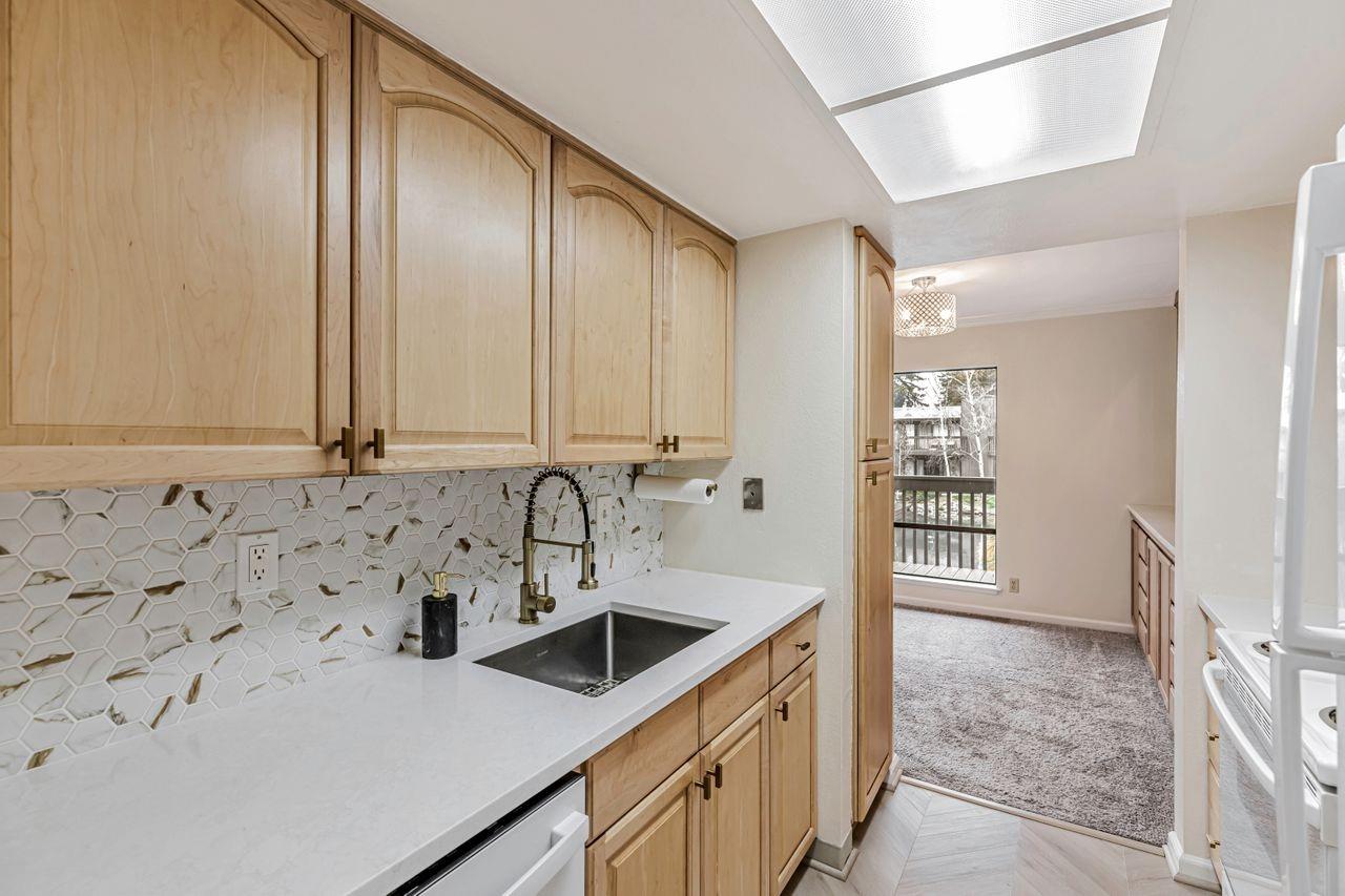 Photo #9: 225015584 Listing: Photo #9