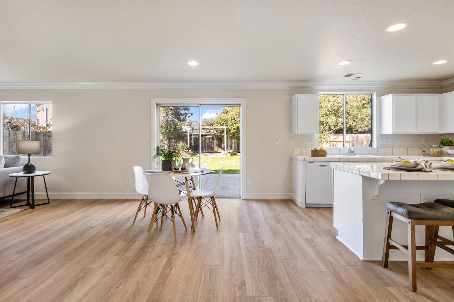 Detail Gallery Image 12 of 53 For 4227 Oceanview Dr, Stockton,  CA 95206 - 4 Beds | 2/1 Baths