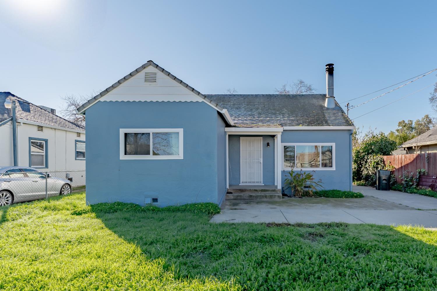 Detail Gallery Image 1 of 1 For 1120 Frienza Ave, Sacramento,  CA 95815 - 3 Beds | 1 Baths