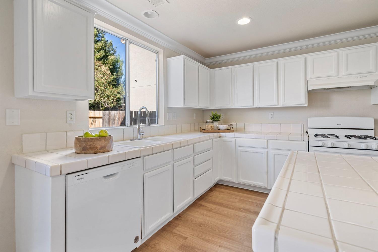 Detail Gallery Image 19 of 53 For 4227 Oceanview Dr, Stockton,  CA 95206 - 4 Beds | 2/1 Baths