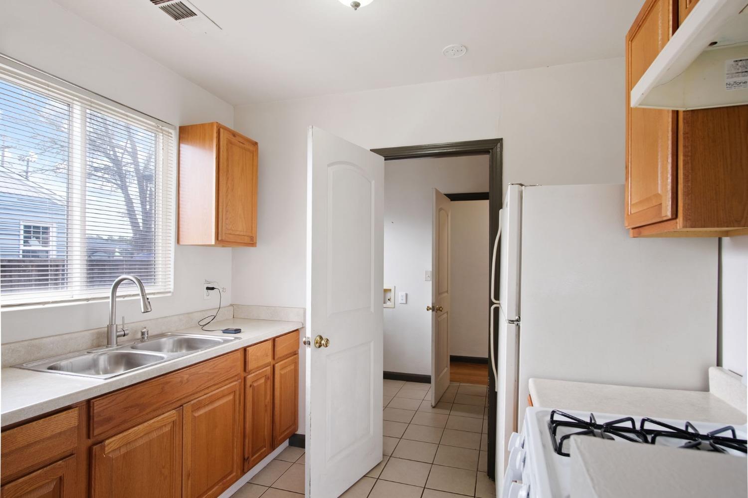 Detail Gallery Image 6 of 16 For 1899 Union Ave, Merced,  CA 95340 - 2 Beds | 1/1 Baths
