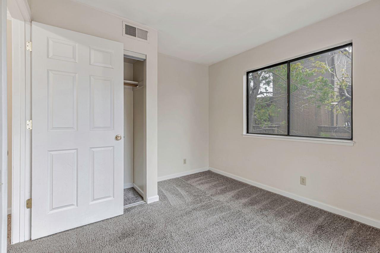 Photo #17: 225015584 Listing: Photo #17