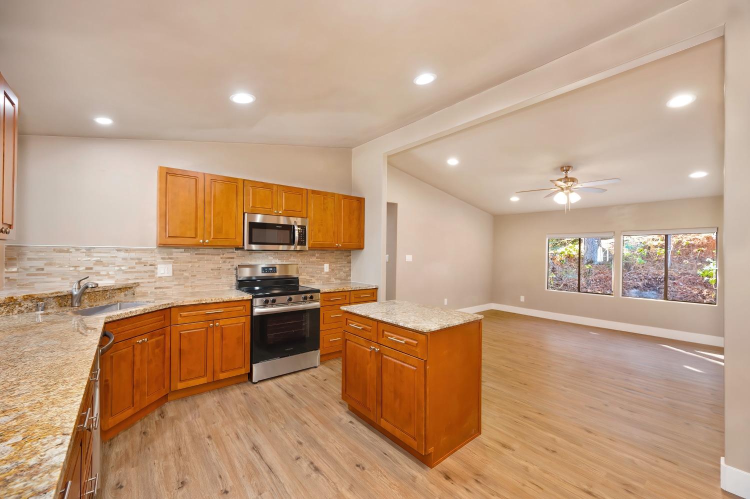 Detail Gallery Image 11 of 36 For 4420 Pleasant Valley Rd 155, Diamond Springs,  CA 95619 - 3 Beds | 2 Baths