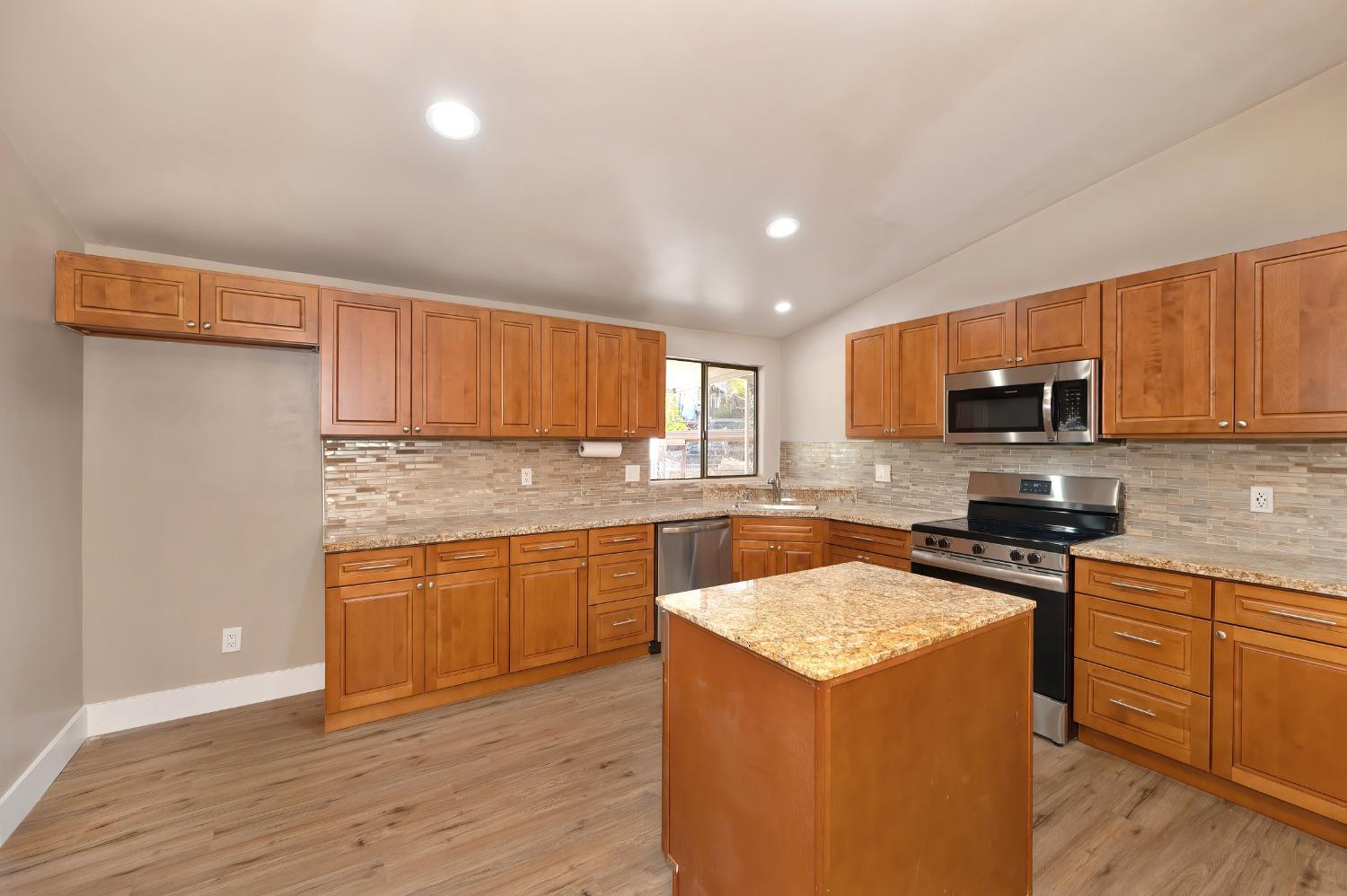 Detail Gallery Image 9 of 36 For 4420 Pleasant Valley Rd 155, Diamond Springs,  CA 95619 - 3 Beds | 2 Baths