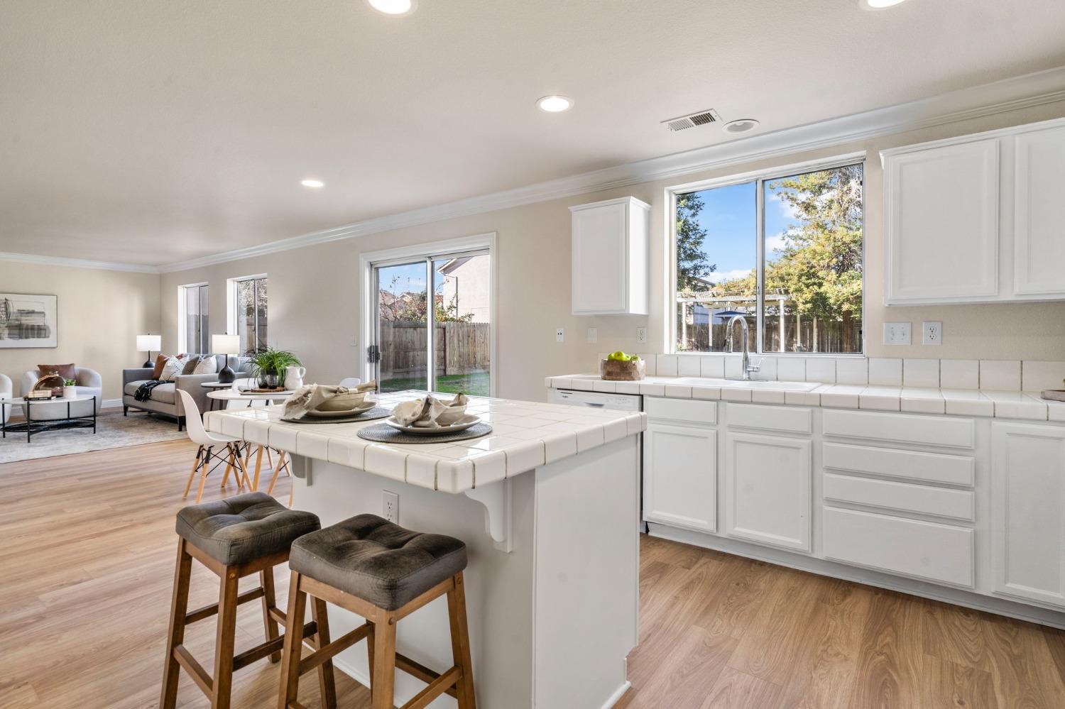Detail Gallery Image 15 of 53 For 4227 Oceanview Dr, Stockton,  CA 95206 - 4 Beds | 2/1 Baths