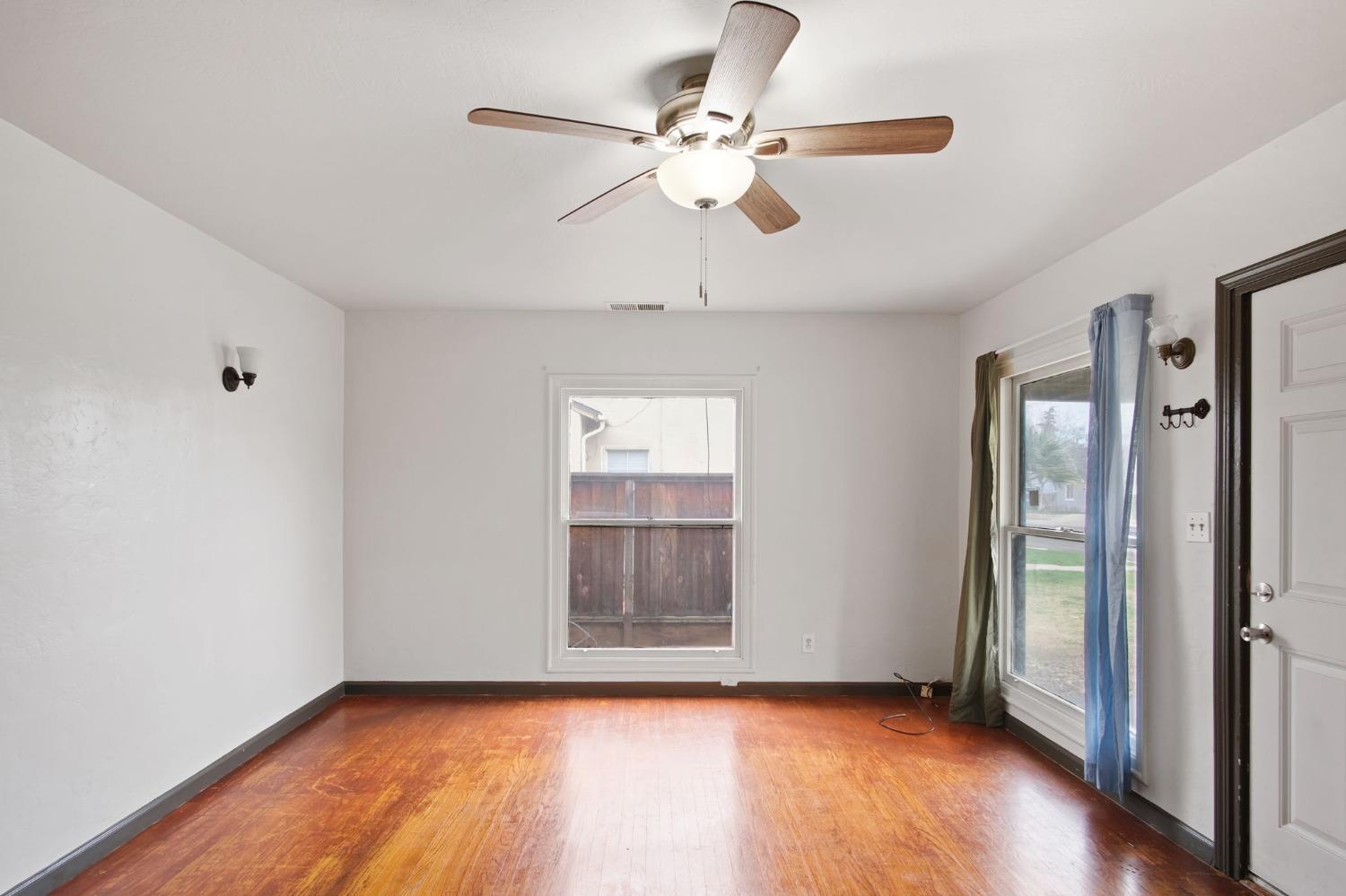 Detail Gallery Image 4 of 16 For 1899 Union Ave, Merced,  CA 95340 - 2 Beds | 1/1 Baths