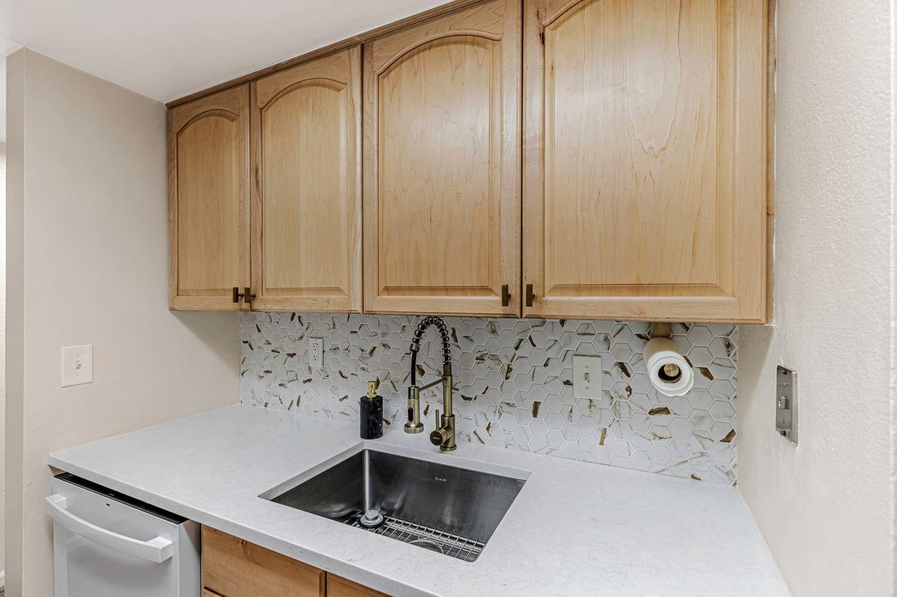 Photo #10: 225015584 Listing: Photo #10