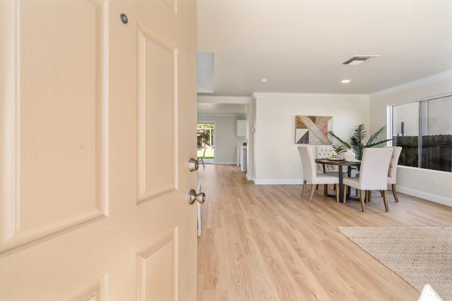 Detail Gallery Image 7 of 53 For 4227 Oceanview Dr, Stockton,  CA 95206 - 4 Beds | 2/1 Baths