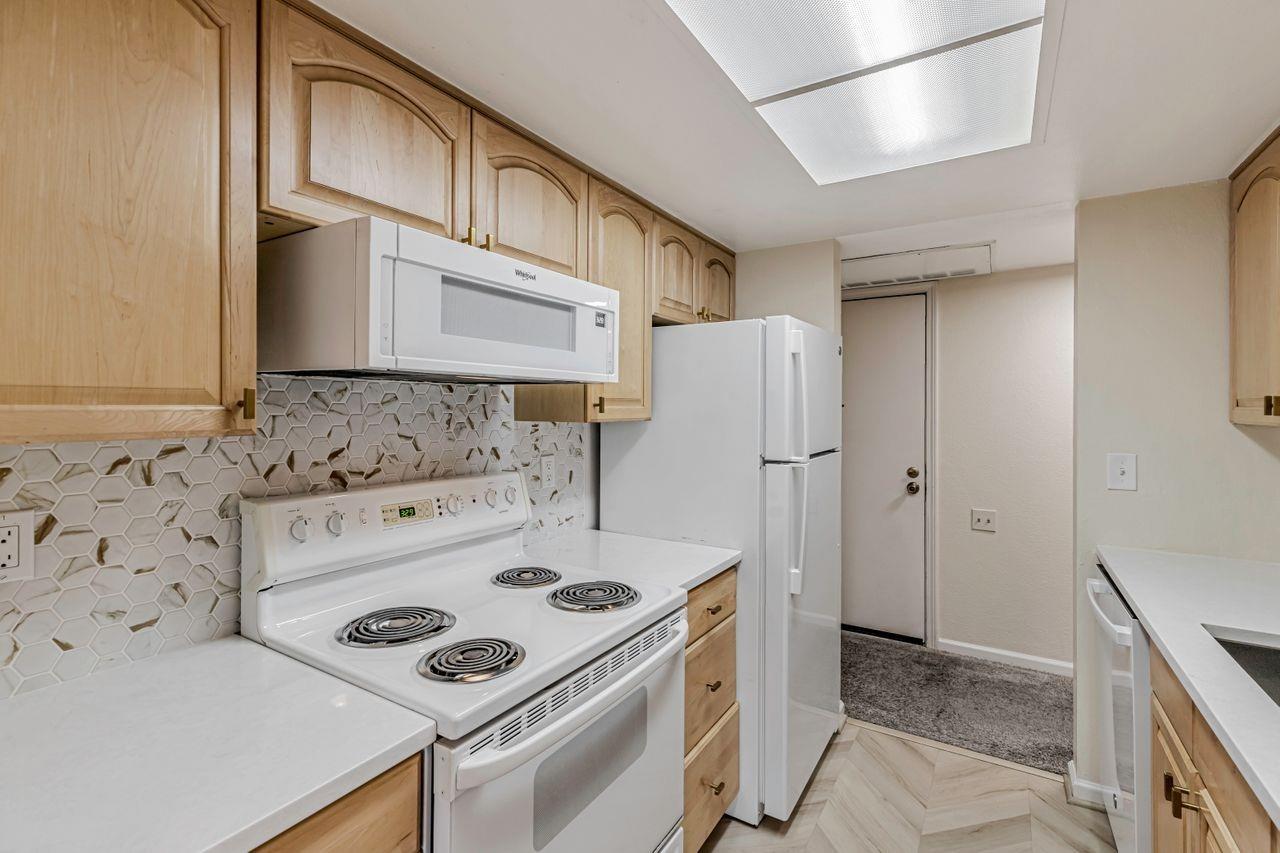 Photo #12: 225015584 Listing: Photo #12