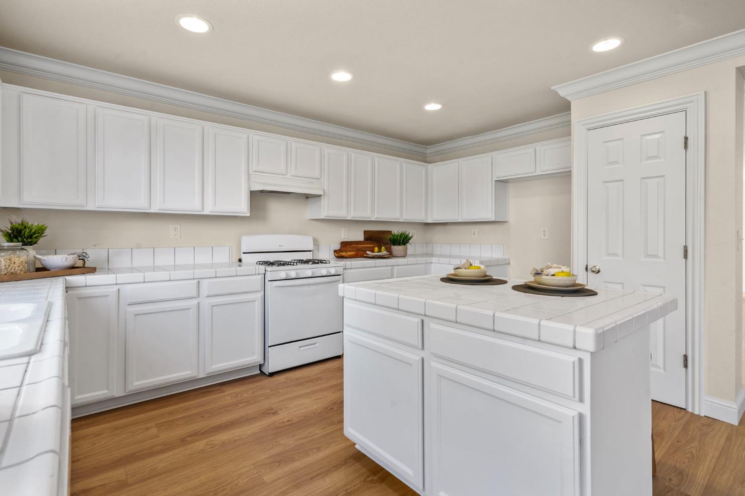 Detail Gallery Image 18 of 53 For 4227 Oceanview Dr, Stockton,  CA 95206 - 4 Beds | 2/1 Baths