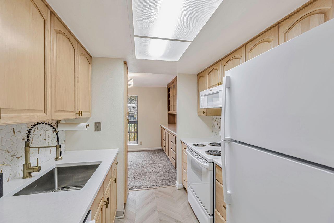 Photo #11: 225015584 Listing: Photo #11