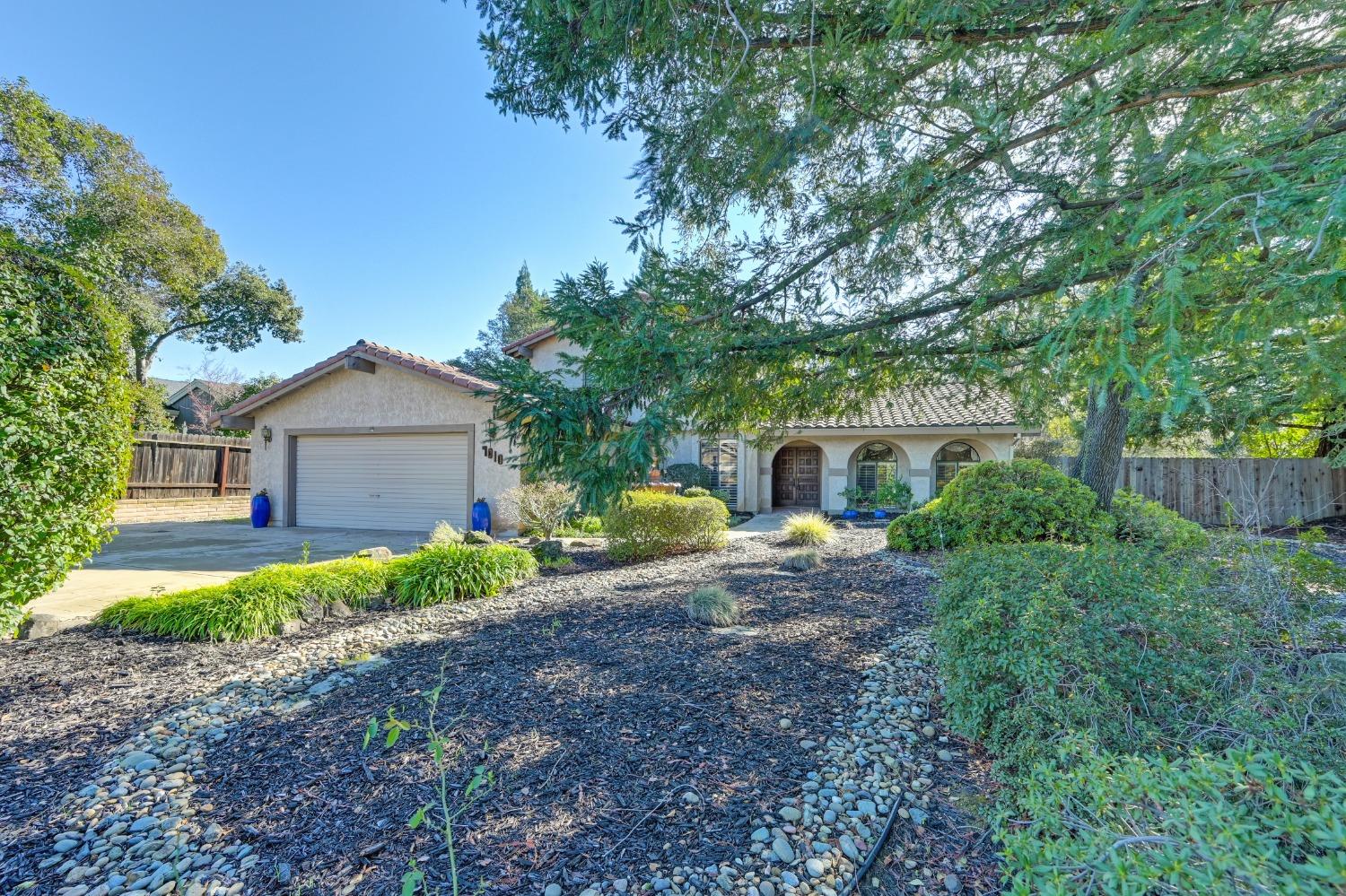 Detail Gallery Image 1 of 1 For 7010 Robin Hood Way, Granite Bay,  CA 95746 - 4 Beds | 3 Baths