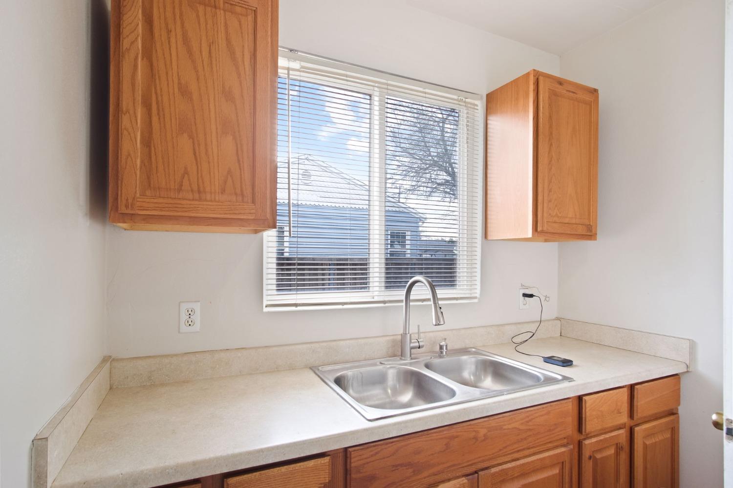 Detail Gallery Image 8 of 16 For 1899 Union Ave, Merced,  CA 95340 - 2 Beds | 1/1 Baths