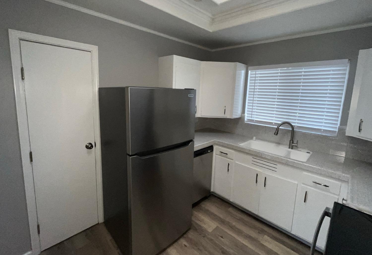Detail Gallery Image 5 of 15 For 7907 Peppertree Dr, Stockton,  CA 95207 - 3 Beds | 2 Baths