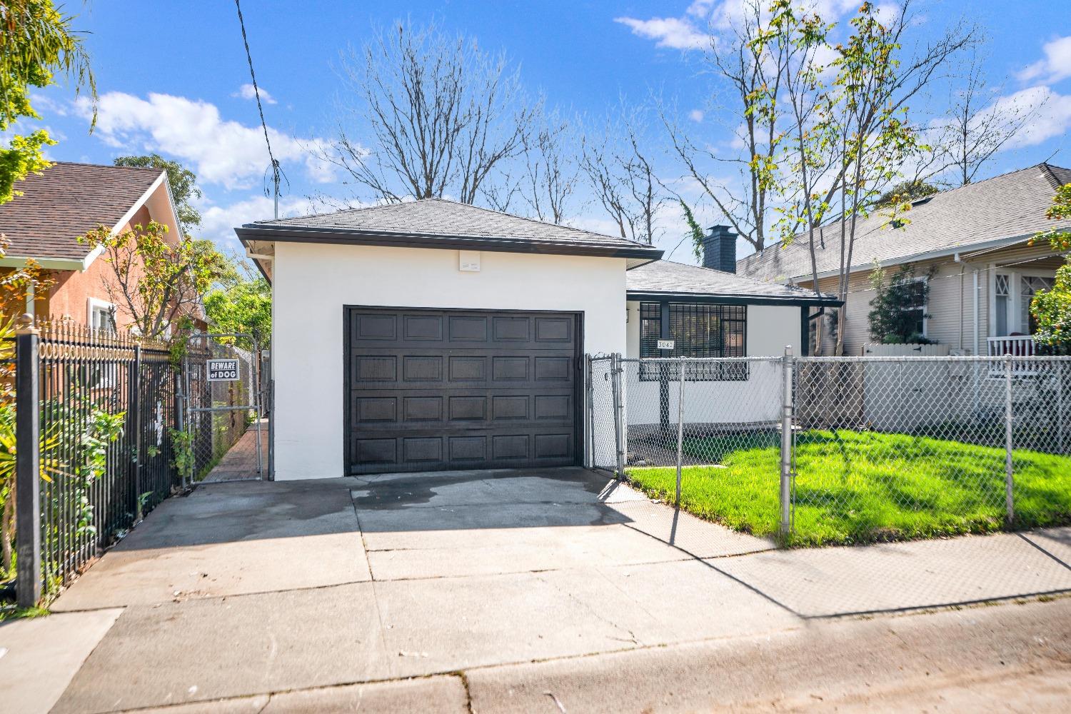 Detail Gallery Image 3 of 56 For 3041 San Carlos Way, Sacramento,  CA 95817 - 3 Beds | 1/1 Baths