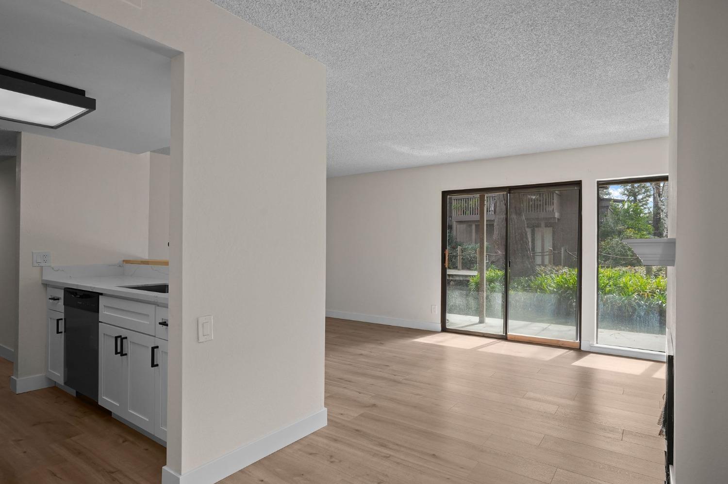 Photo #11: 225017584 Listing: Photo #11