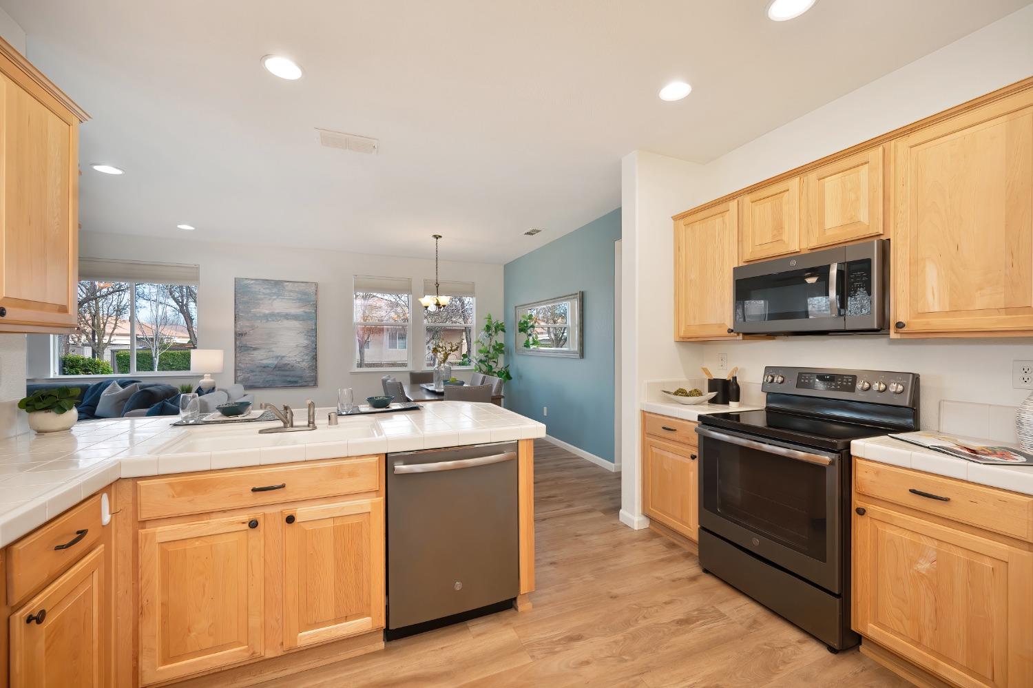 N Mill Valley Circle, Sacramento, California image 15