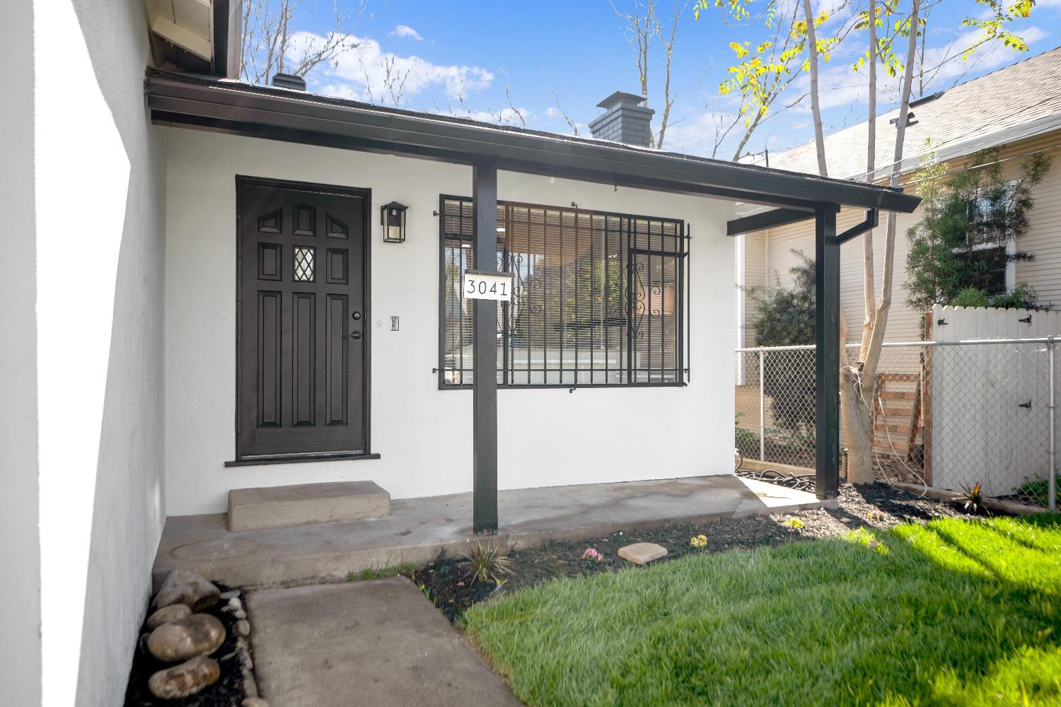 Detail Gallery Image 6 of 56 For 3041 San Carlos Way, Sacramento,  CA 95817 - 3 Beds | 1/1 Baths