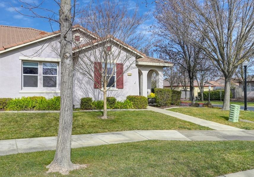 N Mill Valley Circle, Sacramento, California image 2