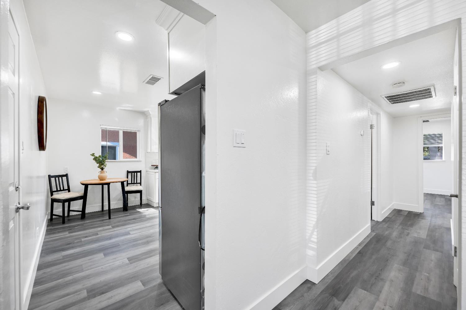 Detail Gallery Image 22 of 56 For 3041 San Carlos Way, Sacramento,  CA 95817 - 3 Beds | 1/1 Baths