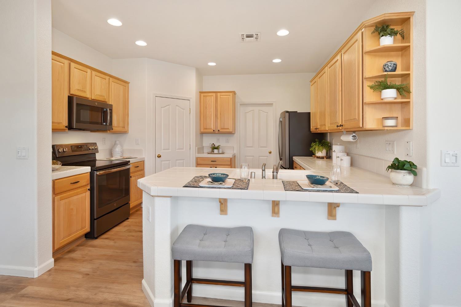 N Mill Valley Circle, Sacramento, California image 19