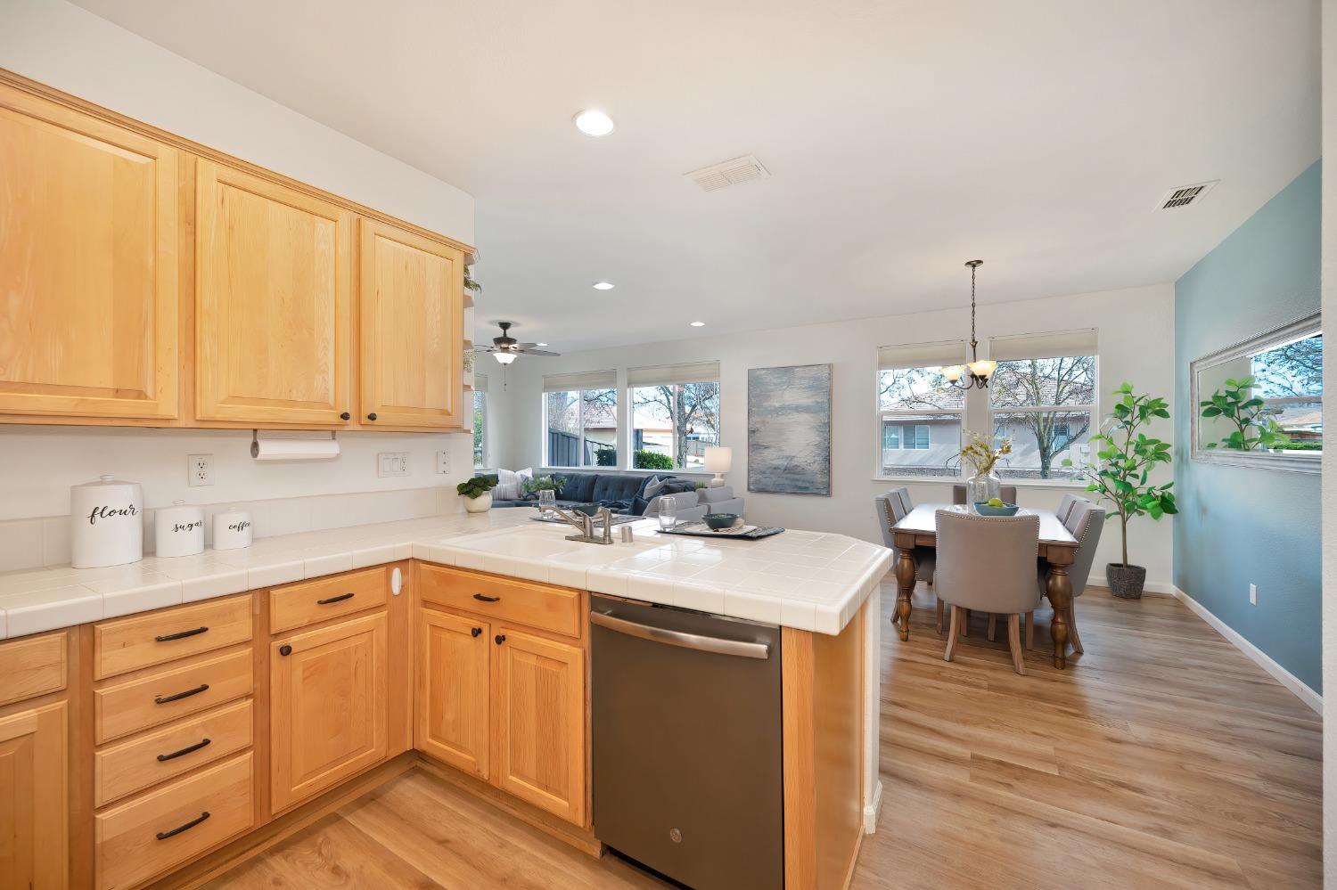 N Mill Valley Circle, Sacramento, California image 14