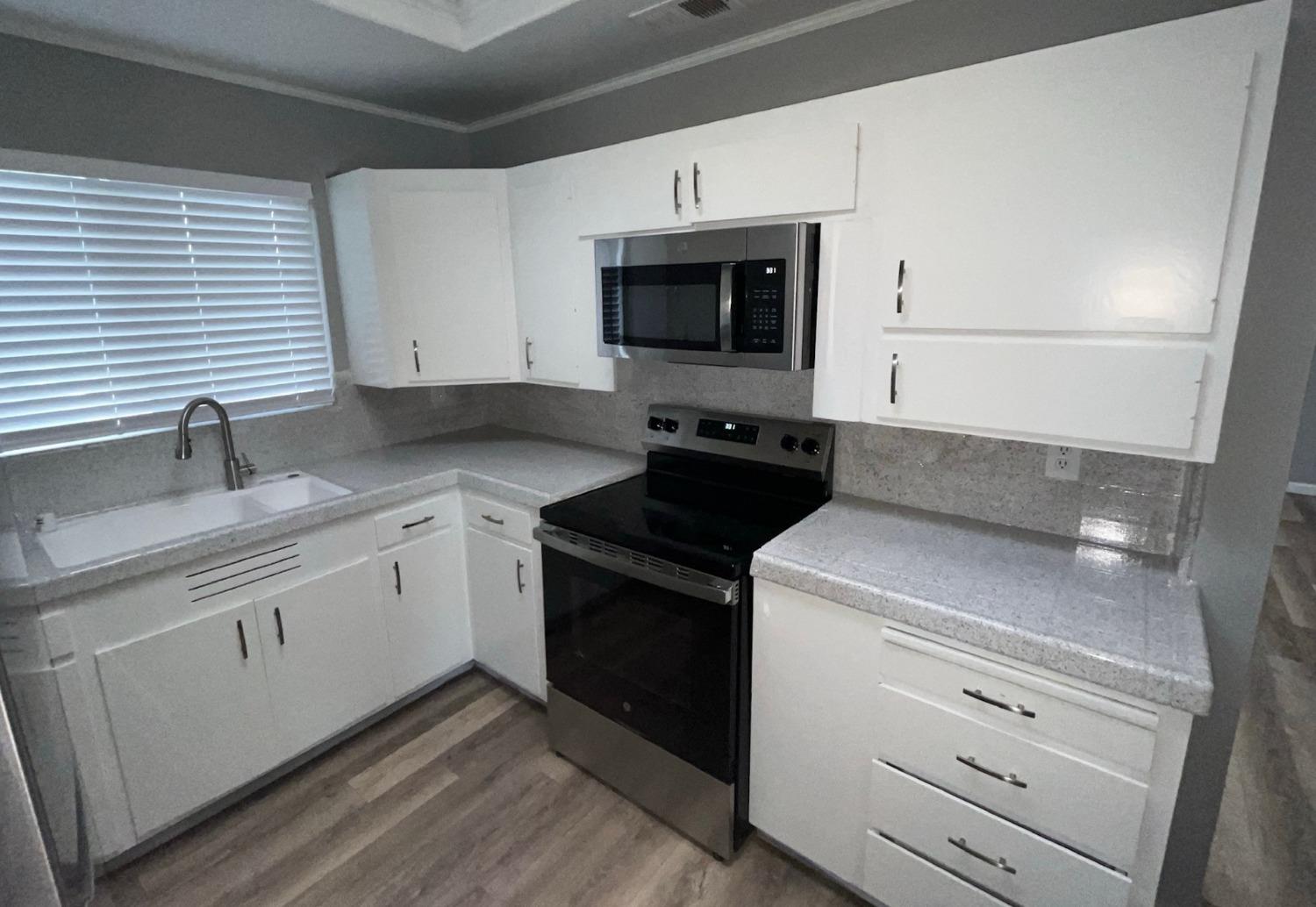 Detail Gallery Image 6 of 15 For 7907 Peppertree Dr, Stockton,  CA 95207 - 3 Beds | 2 Baths