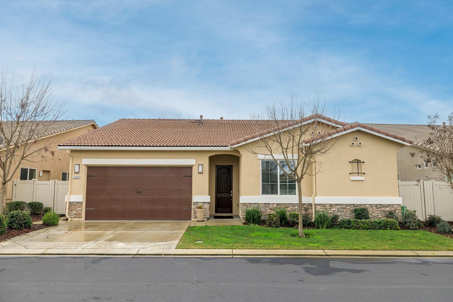 Detail Gallery Image 1 of 38 For 2249 via Cavallo, Oakdale,  CA 95361 - 2 Beds | 2/1 Baths
