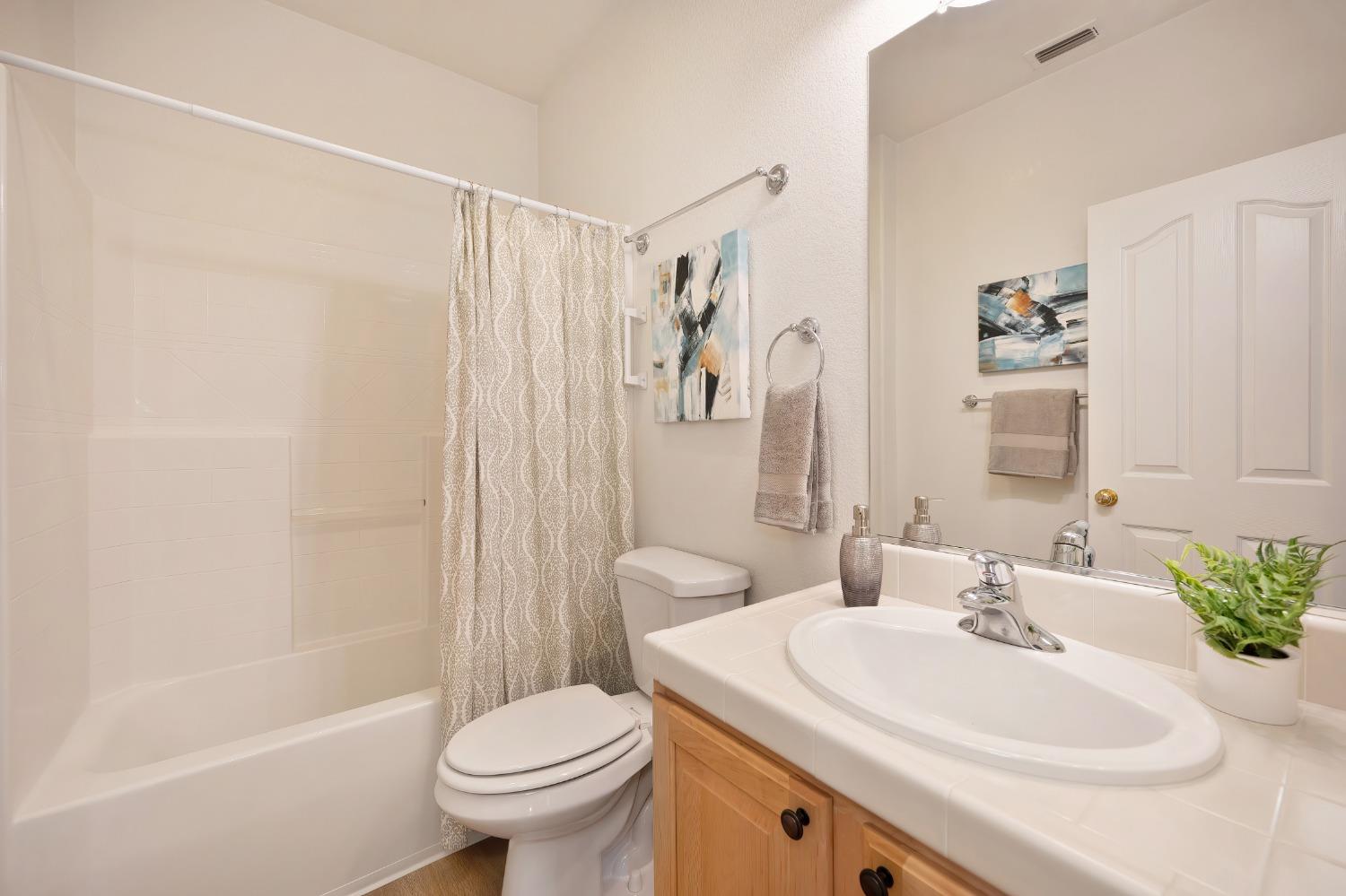N Mill Valley Circle, Sacramento, California image 34
