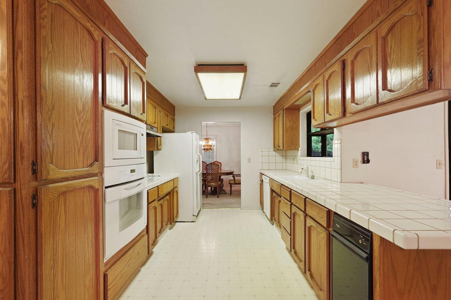 Detail Gallery Image 3 of 32 For 3124 Estate Dr, Stockton,  CA 95209 - 4 Beds | 2 Baths